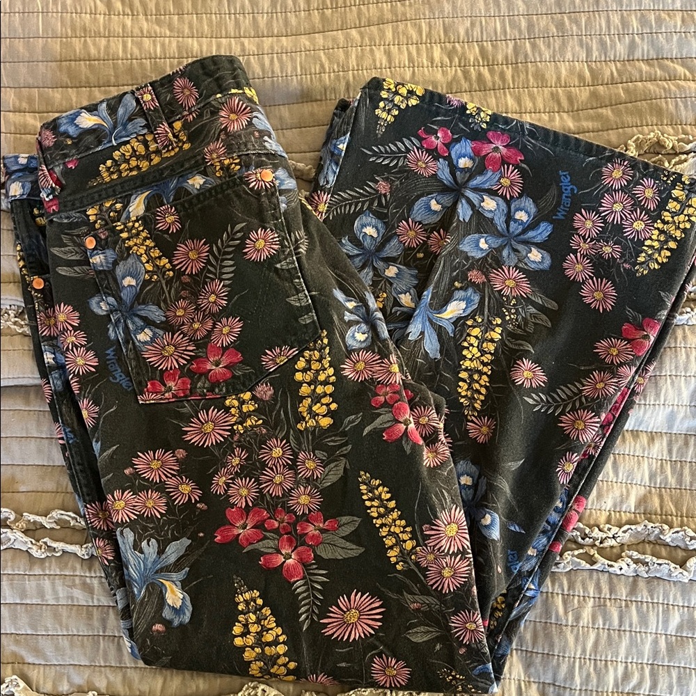 Wrangler Wanderer floral flares